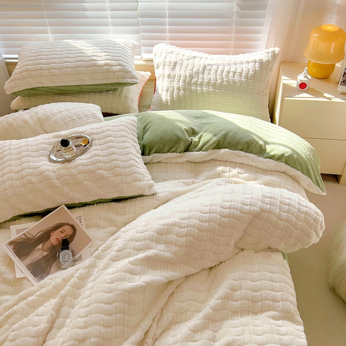 91家纺网 家纺一手货源 找家纺 宜代光年 2025新款兔毛绒菱格纯色简约四件套 兔绒-菱形绿