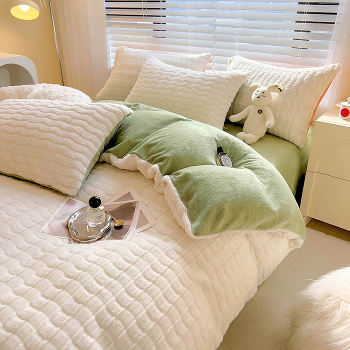 91家纺网 家纺一手货源 找家纺 宜代光年 2025新款兔毛绒菱格纯色简约四件套 兔绒-菱形绿