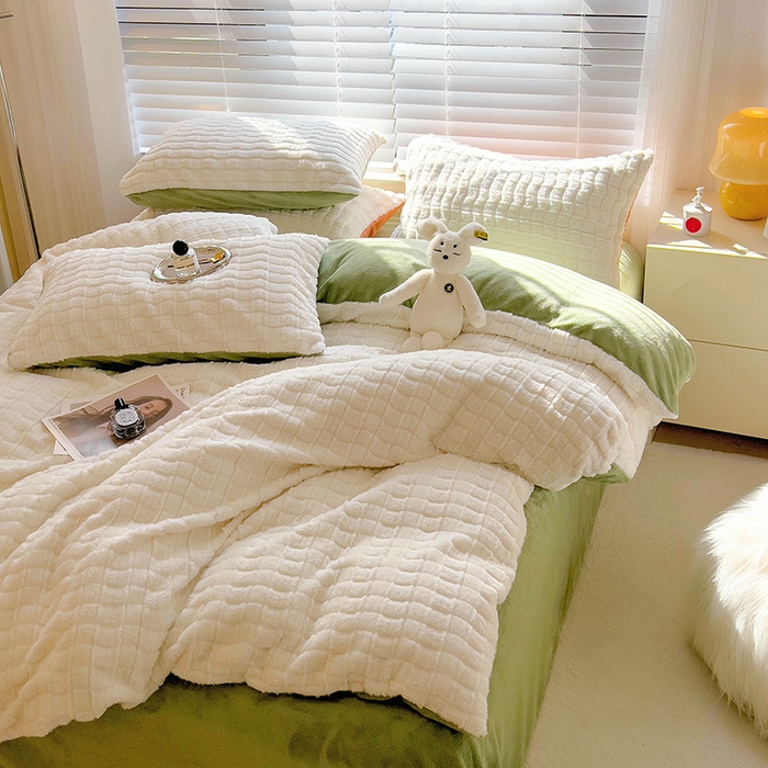 91家纺网 家纺一手货源 找家纺 宜代光年 2025新款兔毛绒菱格纯色简约四件套 兔绒-菱形绿