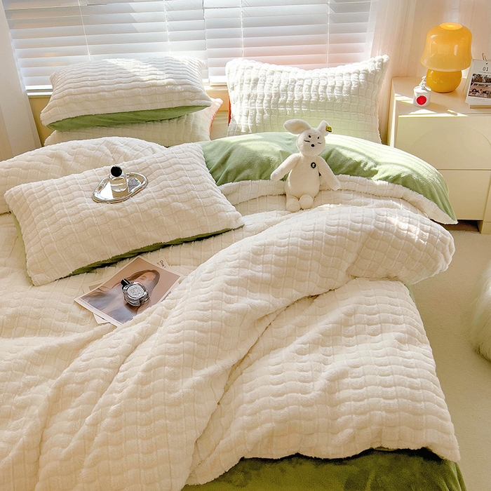 91家纺网 家纺一手货源 找家纺 宜代光年 2025新款兔毛绒菱格纯色简约四件套 兔绒-菱形绿