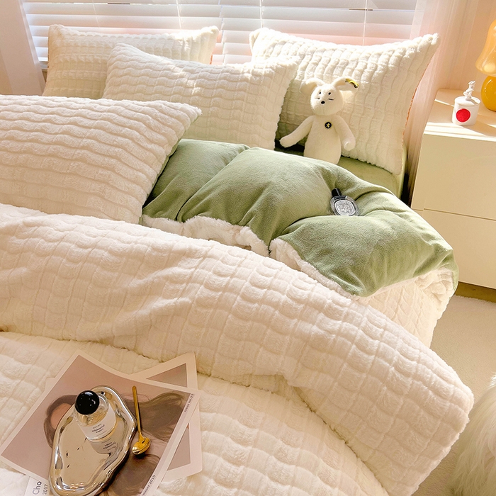 91家纺网 家纺一手货源 找家纺 宜代光年 2025新款兔毛绒菱格纯色简约四件套 兔绒-菱形绿