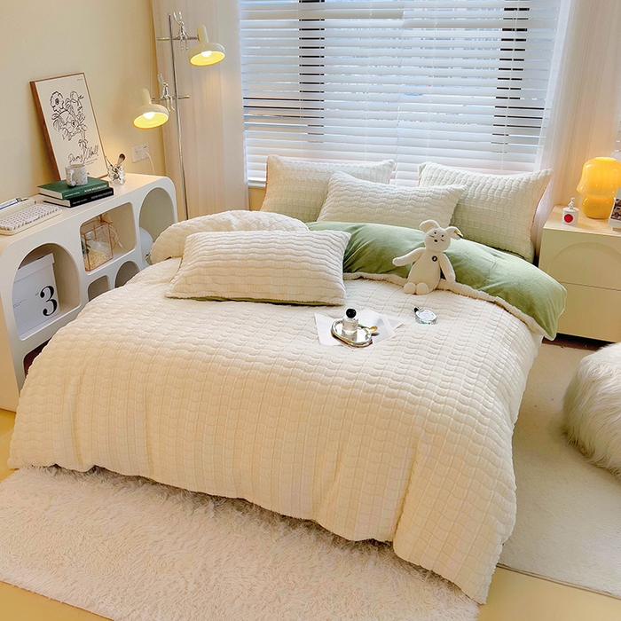 91家纺网 家纺一手货源 找家纺 宜代光年 2025新款兔毛绒菱格纯色简约四件套 兔绒-菱形绿