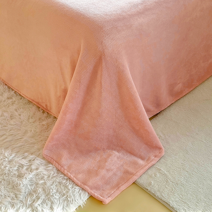 91家纺网 家纺一手货源 找家纺 宜代光年 2025新款兔毛绒菱格纯色简约四件套 兔绒-菱形粉