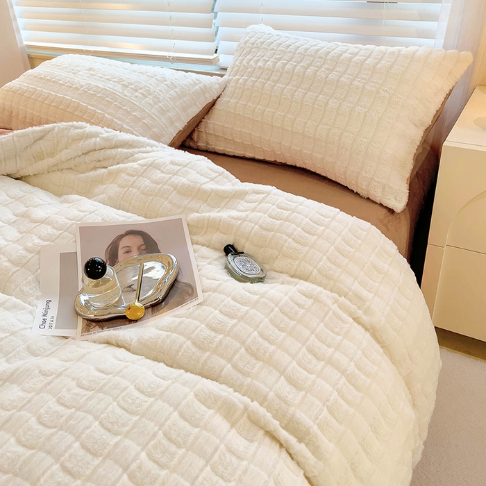 91家纺网 家纺一手货源 找家纺 宜代光年 2025新款兔毛绒菱格纯色简约四件套 兔绒-菱形咖