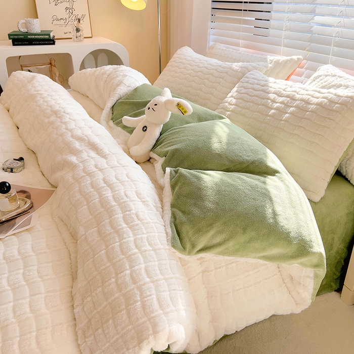91家纺网 家纺一手货源 找家纺 宜代光年 2025新款兔毛绒菱格纯色简约四件套 兔绒-菱形绿