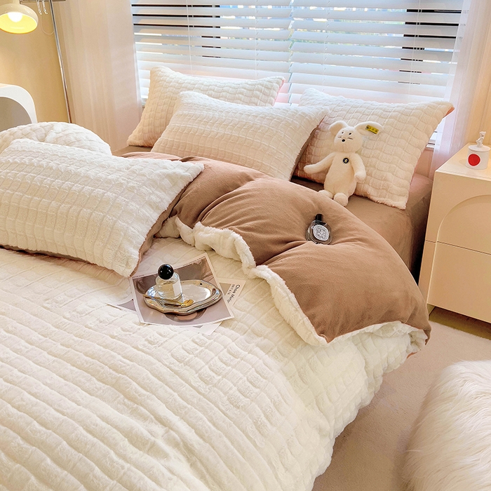 91家纺网 家纺一手货源 找家纺 宜代光年 2025新款兔毛绒菱格纯色简约四件套 兔绒-菱形咖