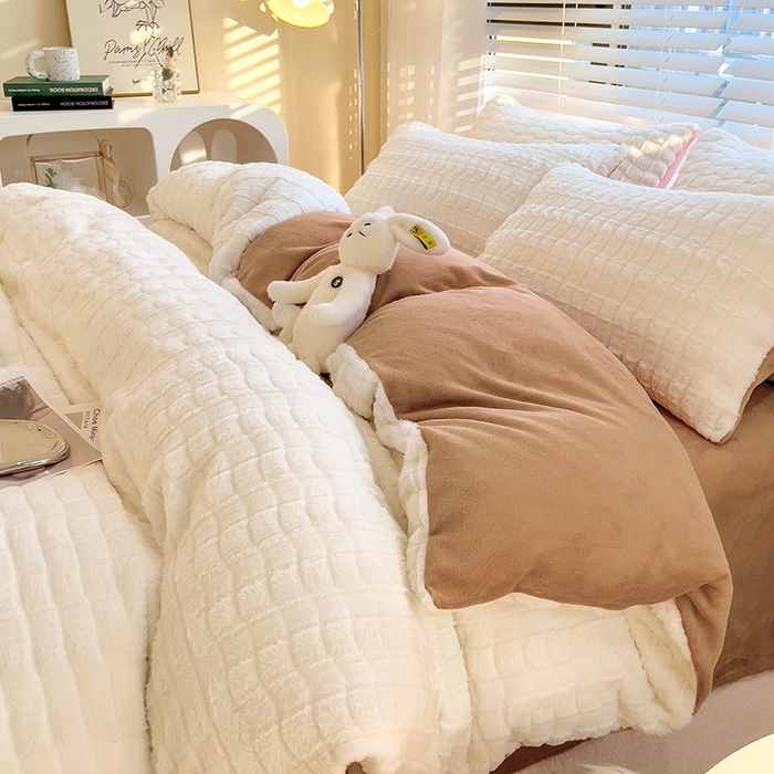91家纺网 家纺一手货源 找家纺 宜代光年 2025新款兔毛绒菱格纯色简约四件套 兔绒-菱形咖