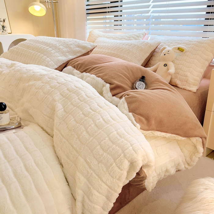 91家纺网 家纺一手货源 找家纺 宜代光年 2025新款兔毛绒菱格纯色简约四件套 兔绒-菱形咖