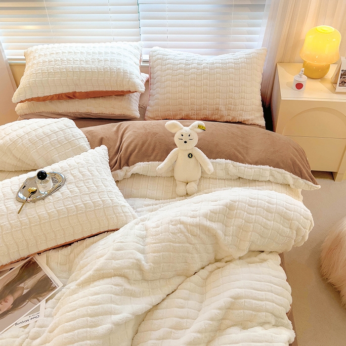 91家纺网 家纺一手货源 找家纺 宜代光年 2025新款兔毛绒菱格纯色简约四件套 兔绒-菱形咖