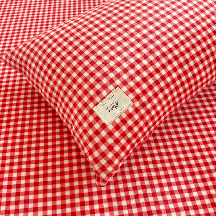 91家纺网 家纺一手货源 找家纺 贝扬思家纺 2025新款牛奶绒纯色单床单-life系列 Life-红格