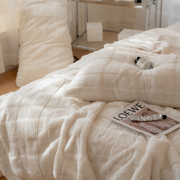 91家纺网 家纺一手货源 找家纺 （总）宜代光年 2025新款柔软皮草级苏力长绒毯系列