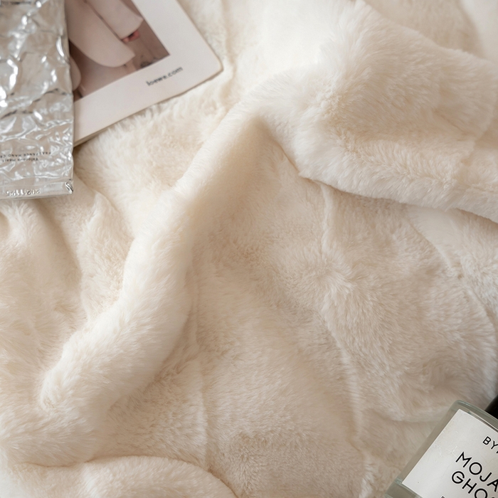 91家纺网 家纺一手货源 找家纺 （总）宜代光年 2025新款柔软皮草级苏力长绒毯系列