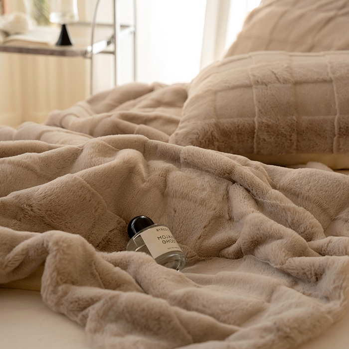 91家纺网 家纺一手货源 找家纺 宜代光年 2025新款柔软皮草级苏力长绒毯系列 卡洛斯-咖