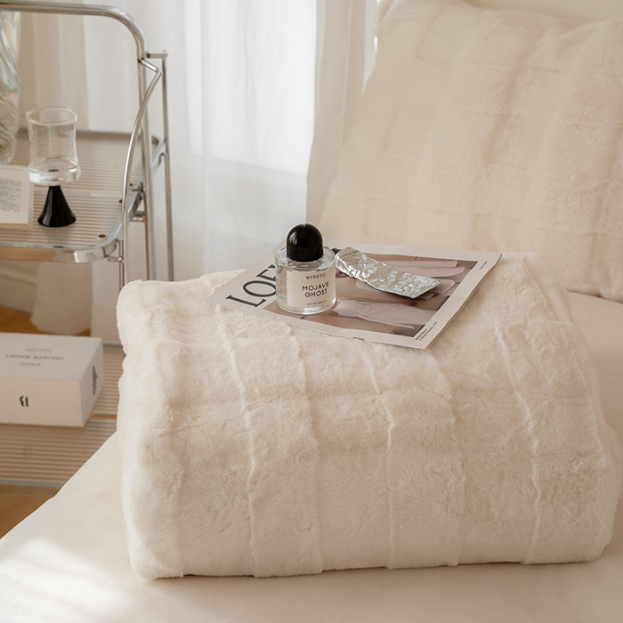 91家纺网 家纺一手货源 找家纺 宜代光年 2025新款柔软皮草级苏力长绒毯系列 卡洛斯-白