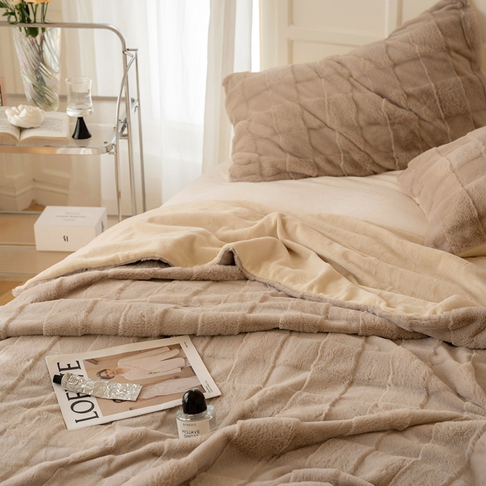 91家纺网 家纺一手货源 找家纺 宜代光年 2025新款柔软皮草级苏力长绒毯系列 卡洛斯-咖