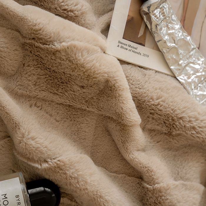 91家纺网 家纺一手货源 找家纺 宜代光年 2025新款柔软皮草级苏力长绒毯系列 卡洛斯-咖