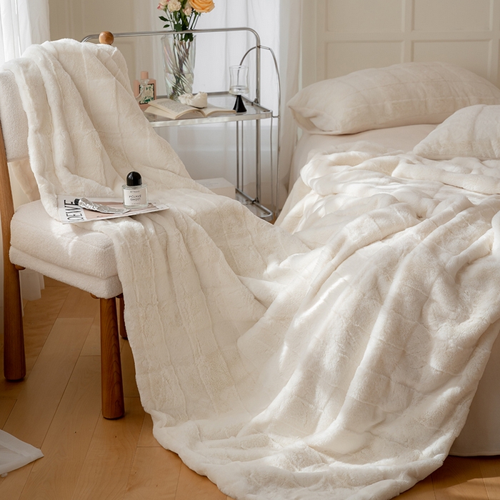 91家纺网 家纺一手货源 找家纺 宜代光年 2025新款柔软皮草级苏力长绒毯系列 卡洛斯-白