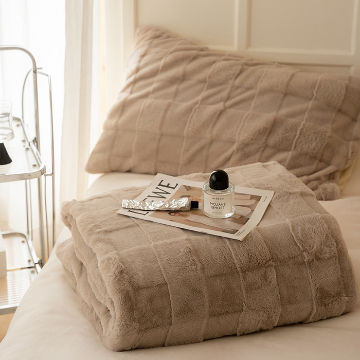 91家纺网 家纺一手货源 找家纺 宜代光年 2025新款柔软皮草级苏力长绒毯系列 卡洛斯-咖