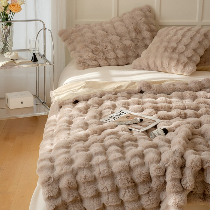 91家纺网 家纺一手货源 找家纺 宜代光年 2025新款柔软皮草级苏力长绒毯系列 科伦娜-咖