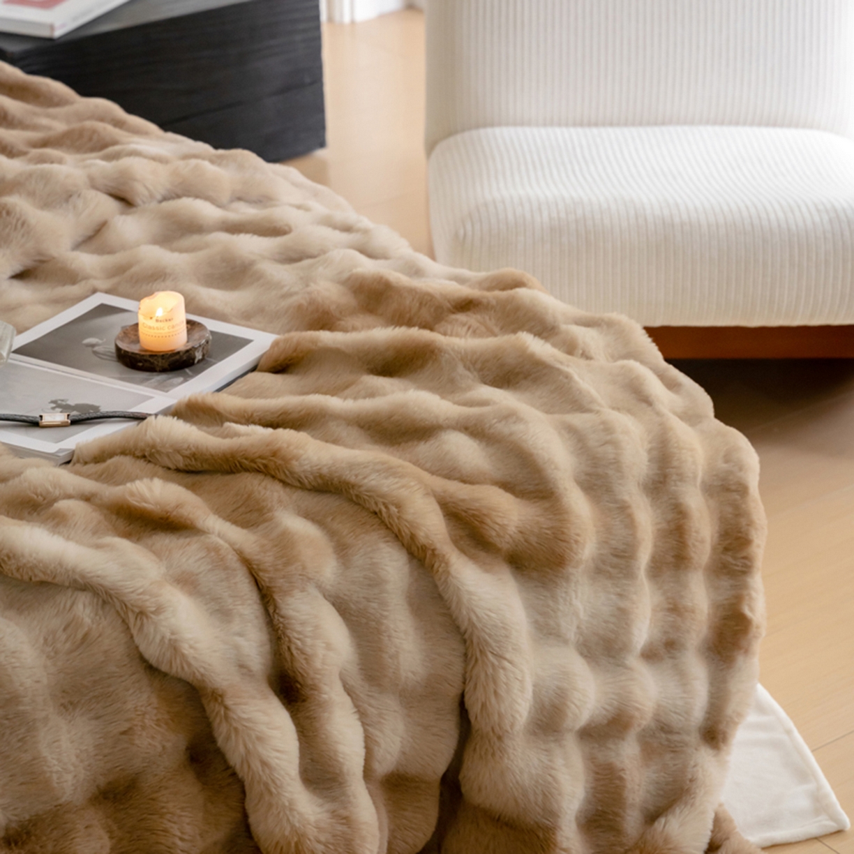 91家纺网 家纺一手货源 找家纺 宜代光年 2025新款柔软皮草级苏力长绒毯系列 科伦娜-炫彩咖