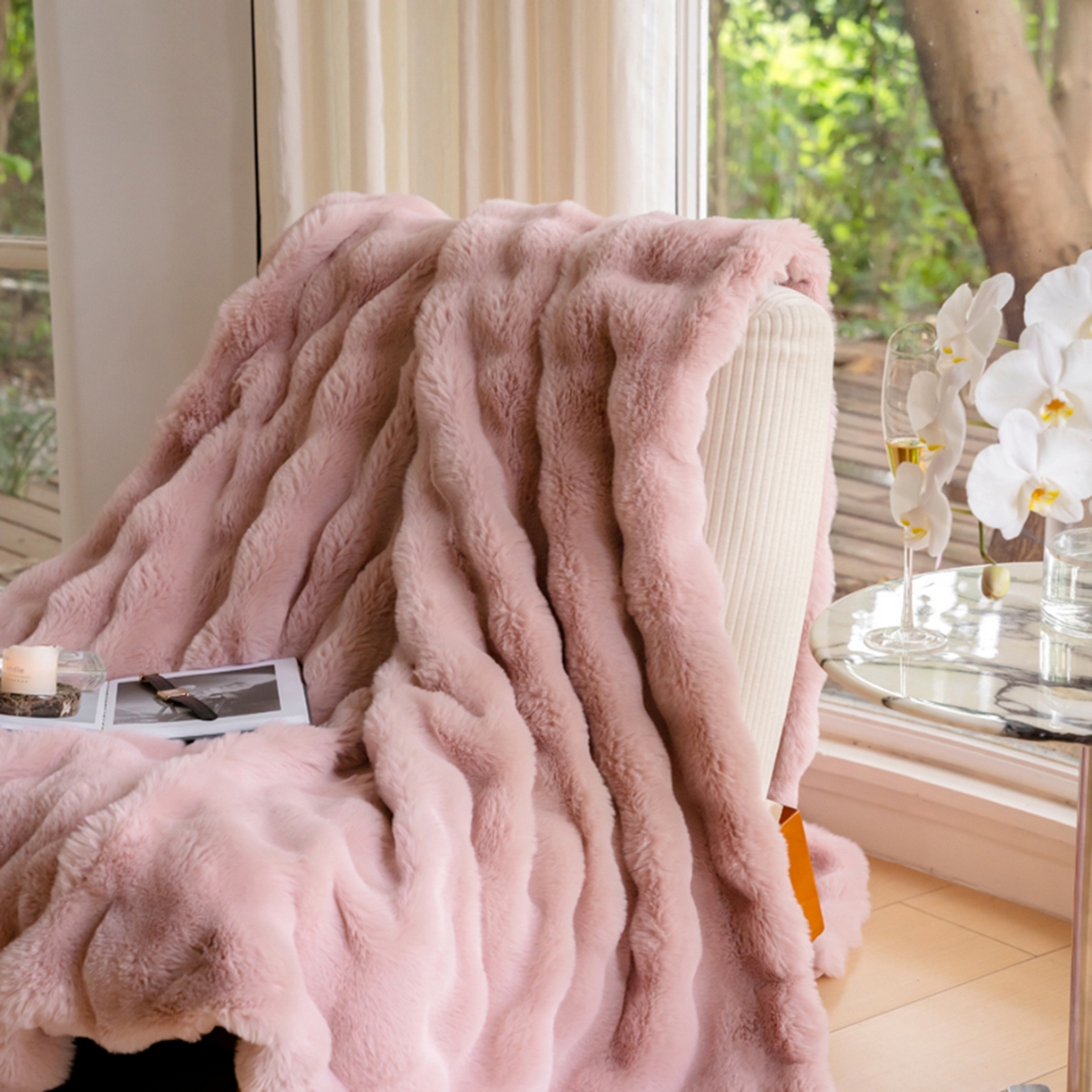 91家纺网 家纺一手货源 找家纺 宜代光年 2025新款柔软皮草级苏力长绒毯系列 科伦娜-雾粉