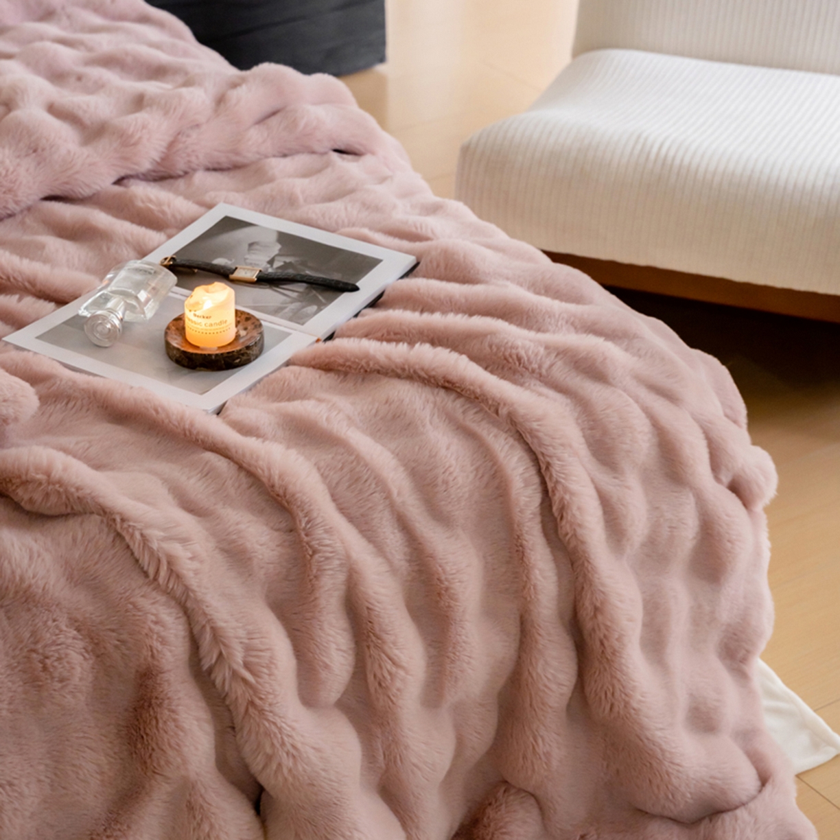 91家纺网 家纺一手货源 找家纺 宜代光年 2025新款柔软皮草级苏力长绒毯系列 科伦娜-雾粉