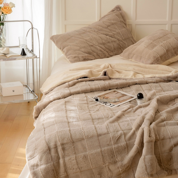 91家纺网 家纺一手货源 找家纺 宜代光年 2025新款柔软皮草级苏力长绒毯系列 卡洛斯-咖