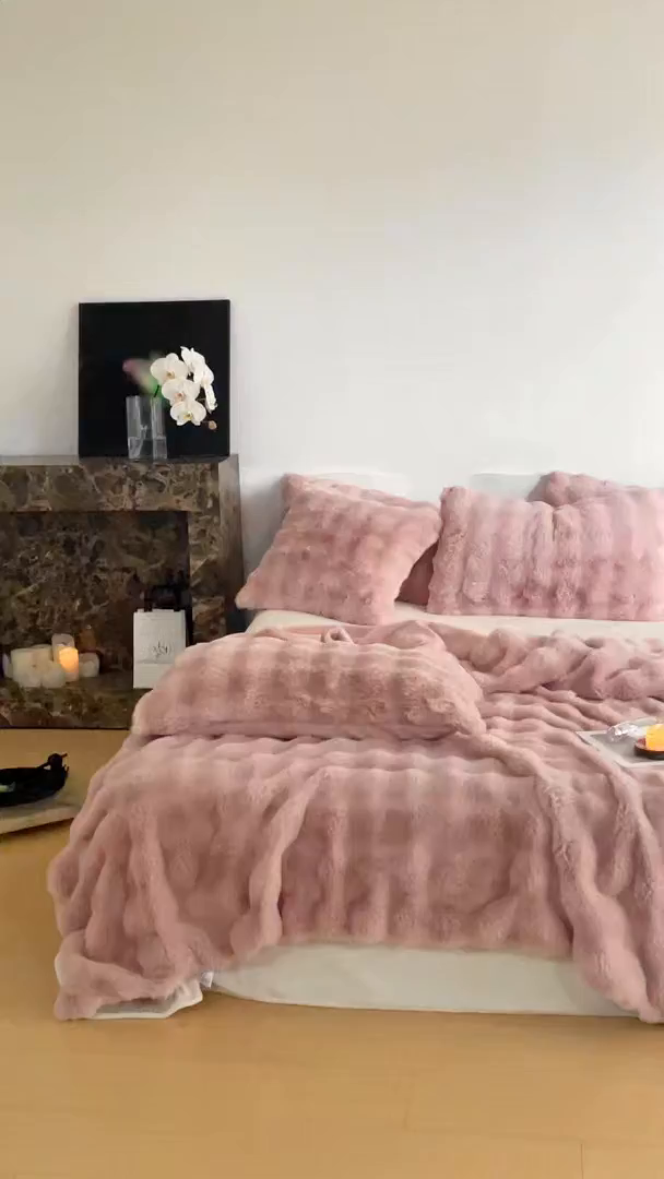 91家纺网 家纺一手货源 找家纺 宜代光年 2025新款柔软皮草级苏力长绒毯系列 科伦娜-雾粉