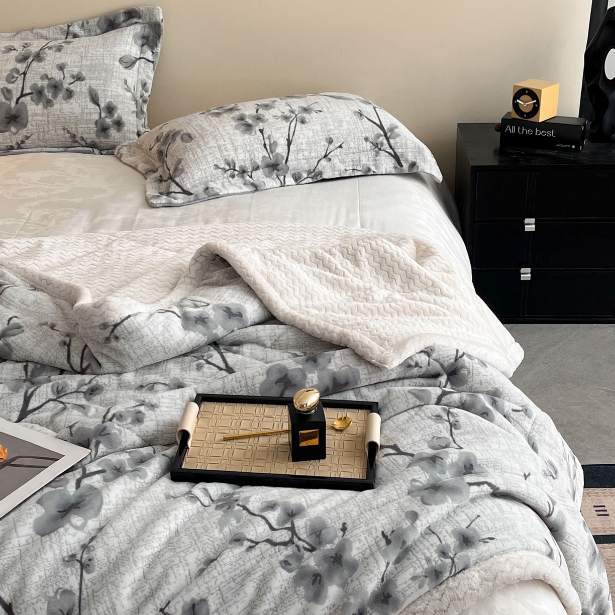 91家纺网 家纺一手货源 找家纺 宜代光年 2025新款牛奶绒立体雕花夹棉多功能毯 琳瑜陌语