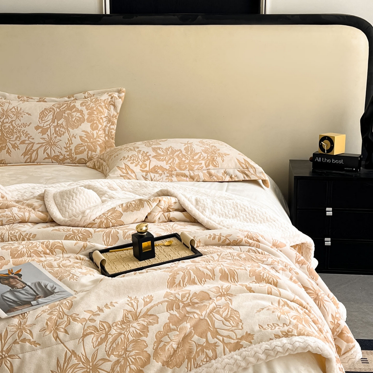 91家纺网 家纺一手货源 找家纺 宜代光年 2025新款牛奶绒立体雕花夹棉多功能毯 暖咖丛林