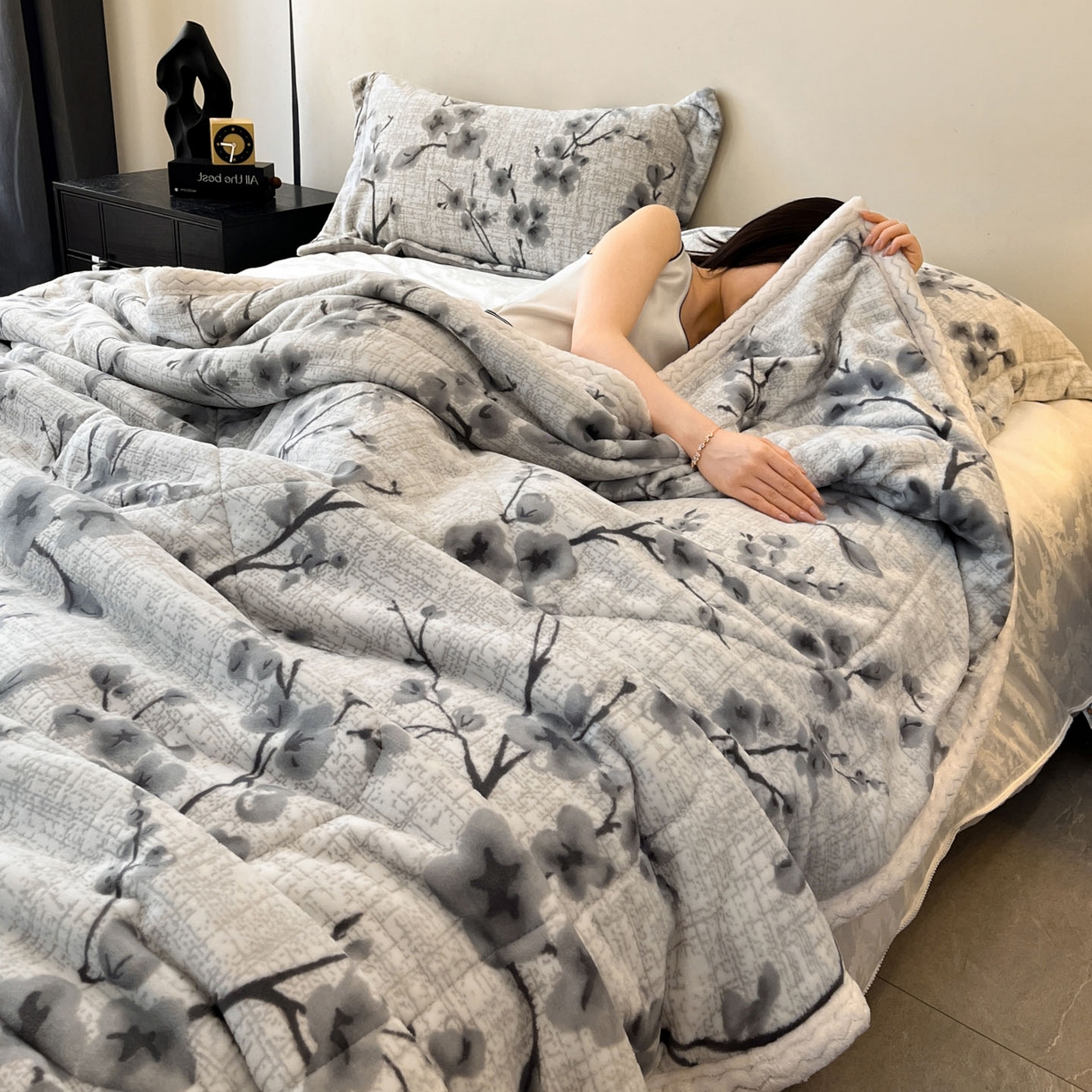 宜代光年 2025新款牛奶绒立体雕花夹棉多功能毯 琳瑜陌语