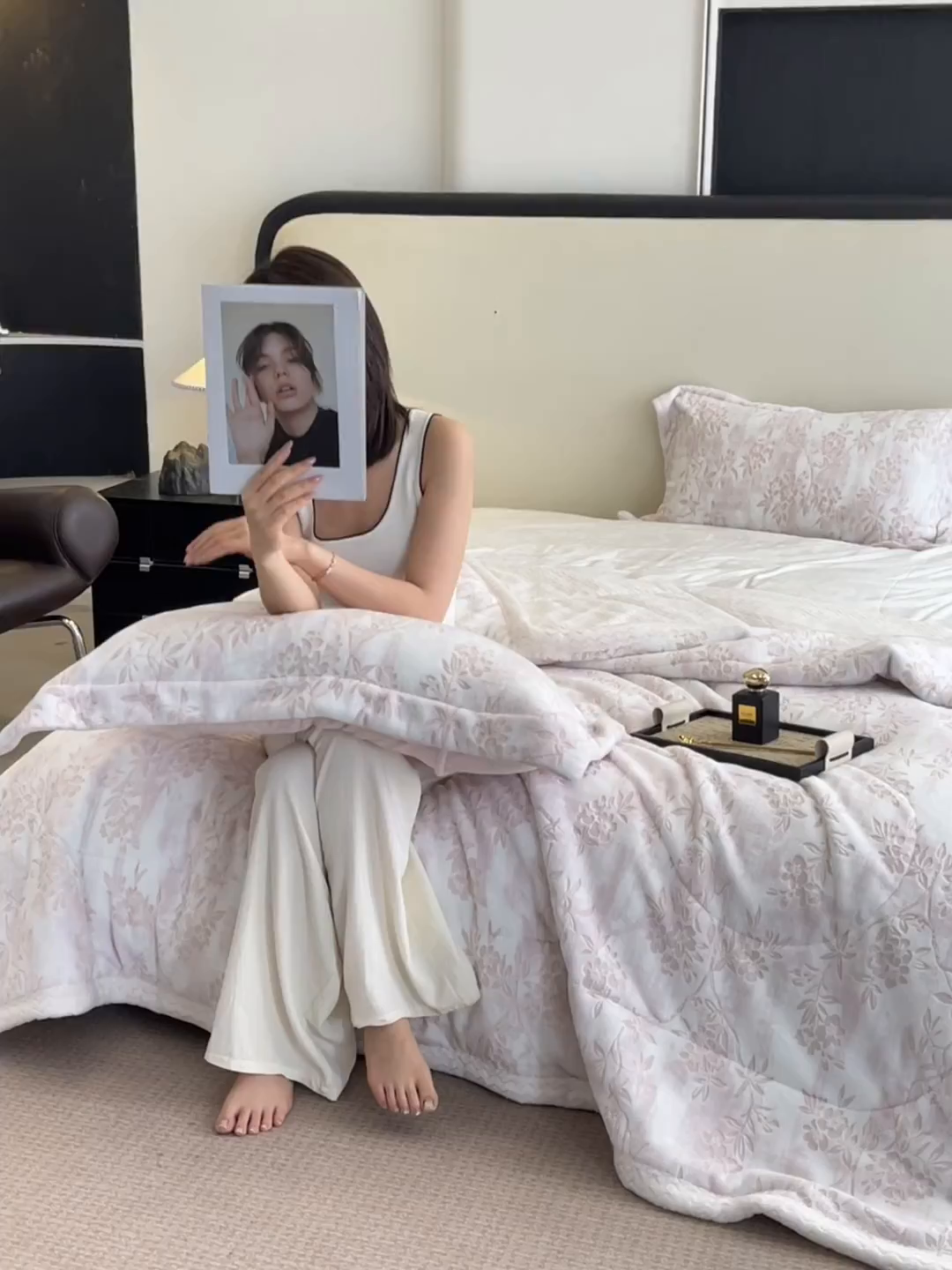 91家纺网 家纺一手货源 找家纺 宜代光年 2025新款牛奶绒立体雕花夹棉多功能毯 花枝菁语-粉