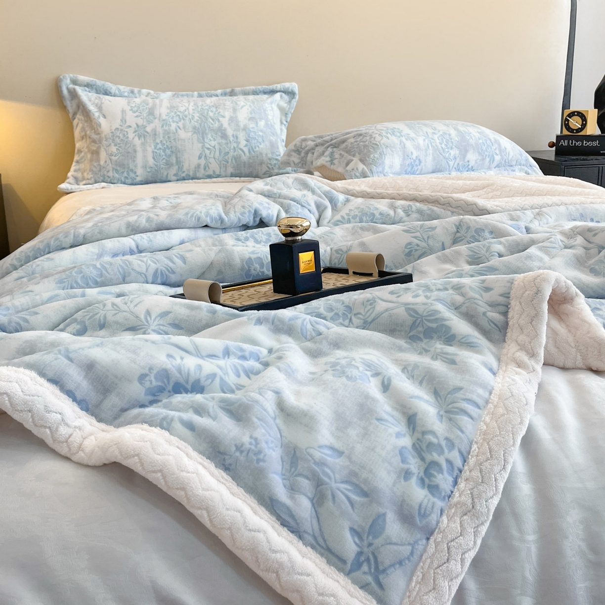 91家纺网 家纺一手货源 找家纺 （总）宜代光年 2025新款牛奶绒立体雕花夹棉多功能毯