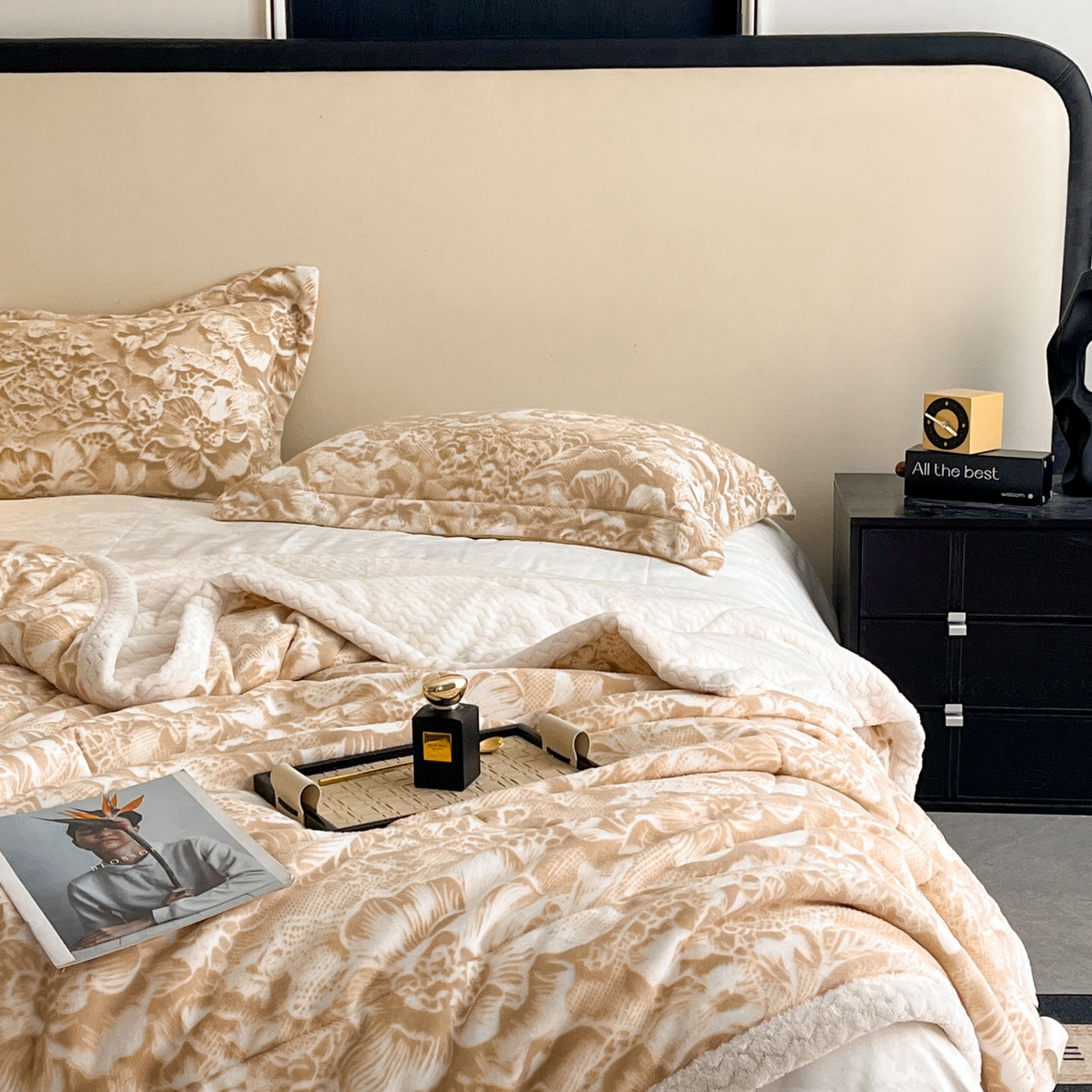 91家纺网 家纺一手货源 找家纺 宜代光年 2025新款牛奶绒立体雕花夹棉多功能毯 黎明之光