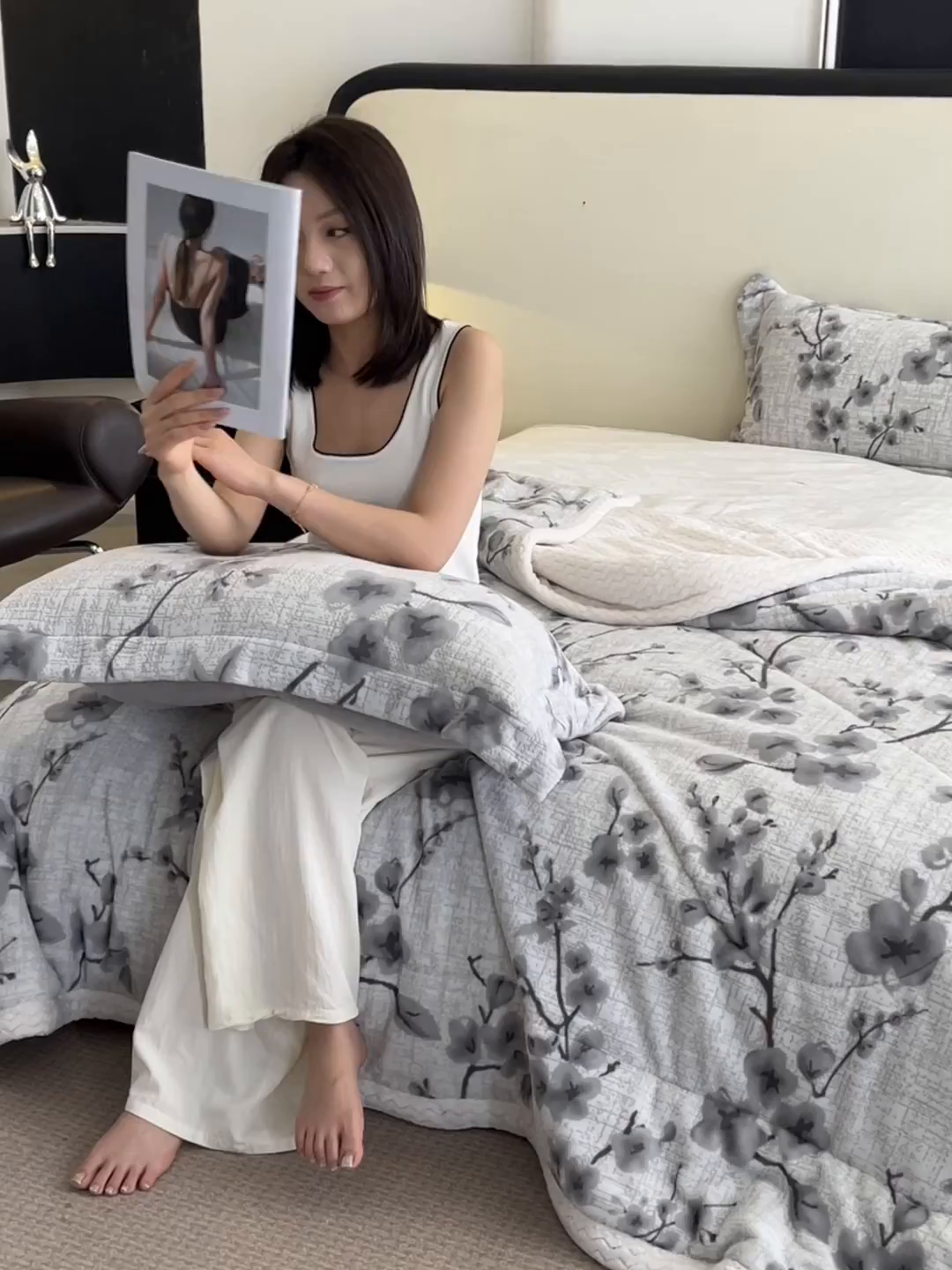 91家纺网 家纺一手货源 找家纺 宜代光年 2025新款牛奶绒立体雕花夹棉多功能毯 琳瑜陌语