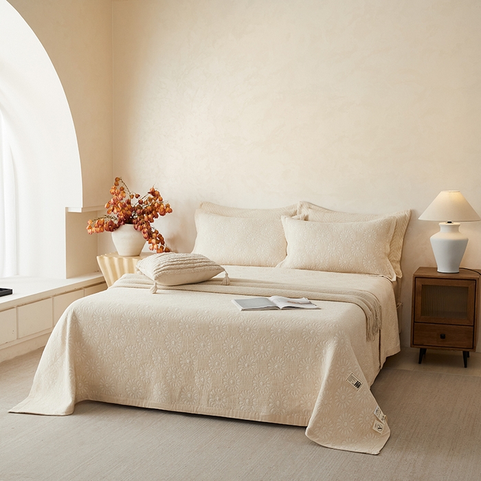 91家纺网 家纺一手货源 找家纺 桂雅居 2025新款棉麻三层纱加厚床盖三件套 （会员减10，最低控价券后298） 太阳花