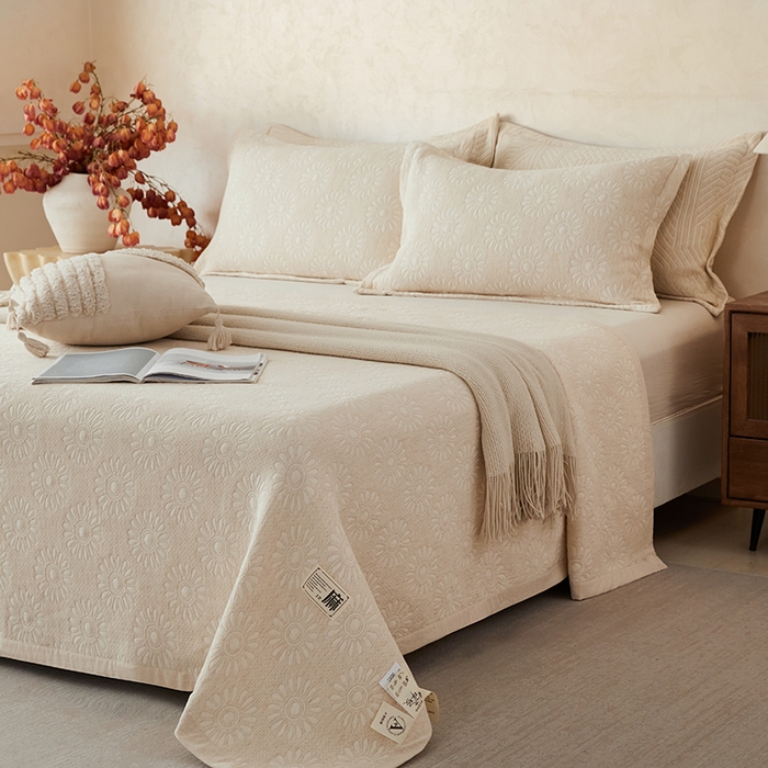 91家纺网 家纺一手货源 找家纺 桂雅居 2025新款棉麻三层纱加厚床盖三件套 （会员减10，最低控价券后298） 太阳花