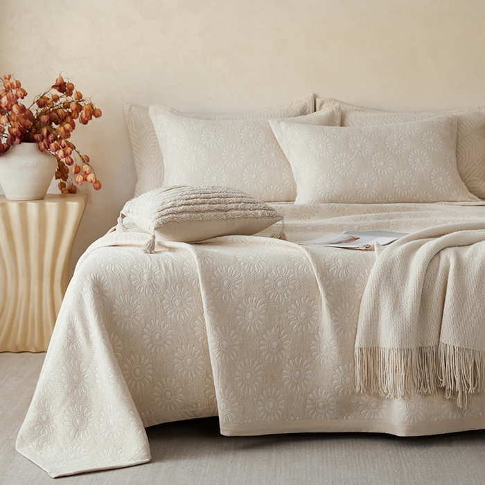 91家纺网 家纺一手货源 找家纺 桂雅居 2025新款棉麻三层纱加厚床盖三件套 （会员减10，最低控价券后298） 太阳花