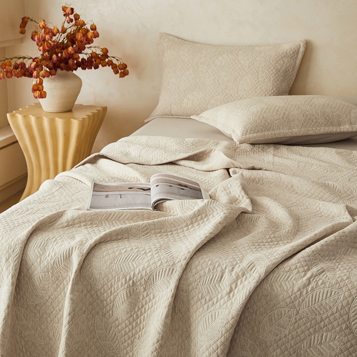 91家纺网 家纺一手货源 找家纺 桂雅居 2025新款棉麻三层纱加厚床盖三件套 （会员减10，最低控价券后298） 叶之峰