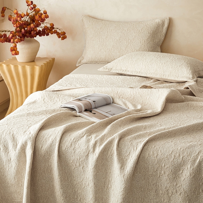 91家纺网 家纺一手货源 找家纺 桂雅居 2025新款棉麻三层纱加厚床盖三件套 （会员减10，最低控价券后298） 云上