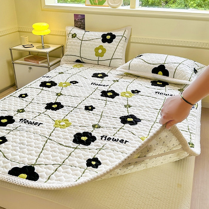 91家纺网 家纺一手货源 找家纺 （总）宜代光年 2025新款牛奶绒夹棉床垫床盖