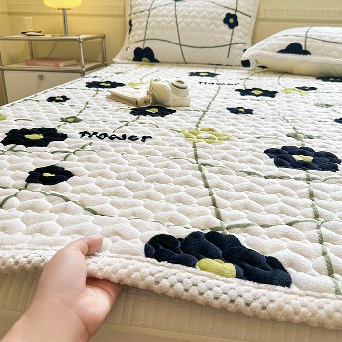 91家纺网 家纺一手货源 找家纺 （总）宜代光年 2025新款牛奶绒夹棉床垫床盖