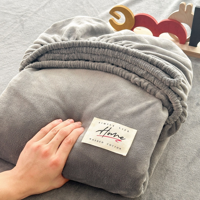 91家纺网 家纺一手货源 找家纺 （总）贝扬思家纺 2025新款牛奶绒纯色单床笠-home系列