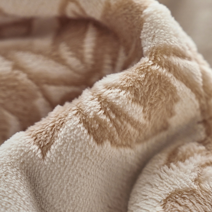 91家纺网 家纺一手货源 找家纺 （总）宜代光年 2025新款牛奶绒雕花复合毛毯系列