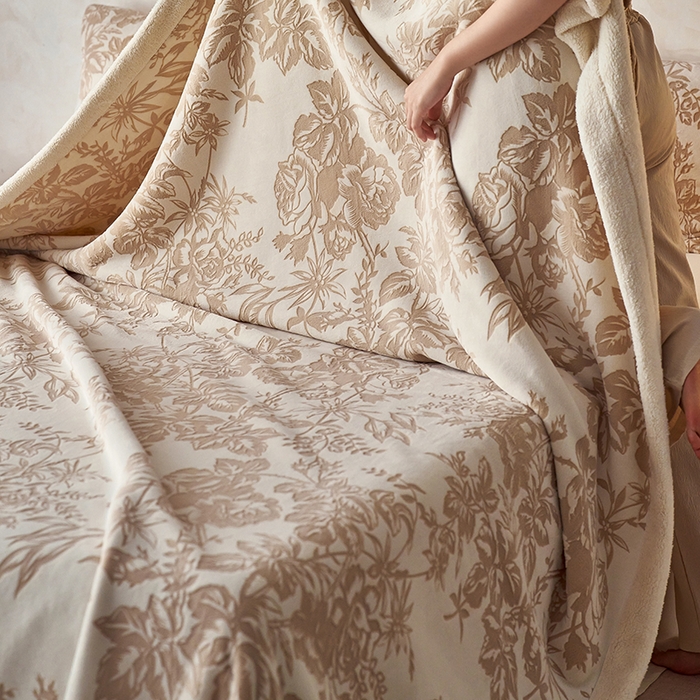 91家纺网 家纺一手货源 找家纺 （总）宜代光年 2025新款牛奶绒雕花复合毛毯系列