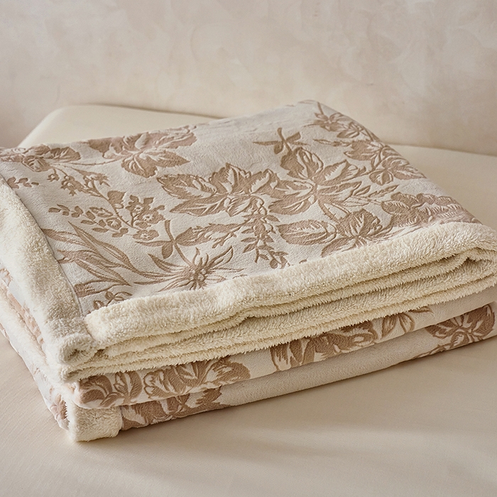 91家纺网 家纺一手货源 找家纺 （总）宜代光年 2025新款牛奶绒雕花复合毛毯系列