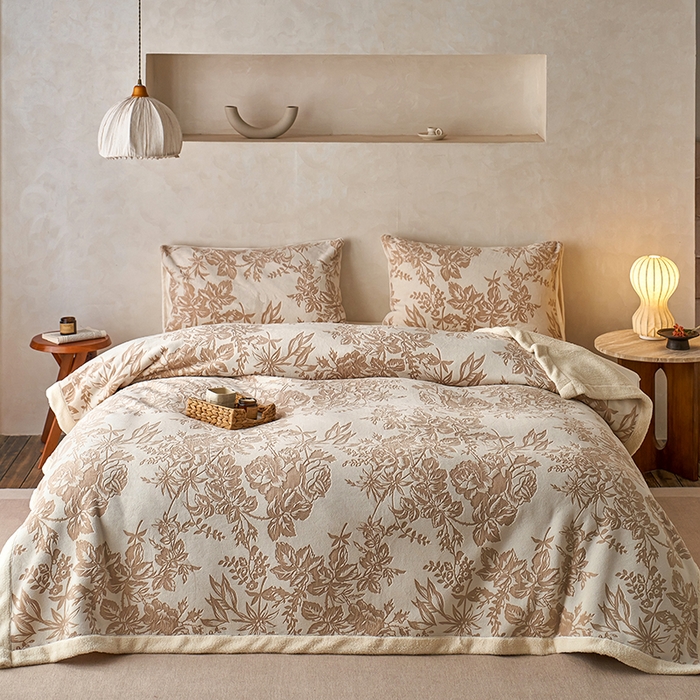 91家纺网 家纺一手货源 找家纺 （总）宜代光年 2025新款牛奶绒雕花复合毛毯系列