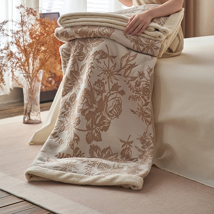 91家纺网 家纺一手货源 找家纺 （总）宜代光年 2025新款牛奶绒雕花复合毛毯系列