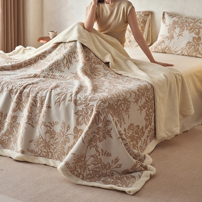 91家纺网 家纺一手货源 找家纺 （总）宜代光年 2025新款牛奶绒雕花复合毛毯系列