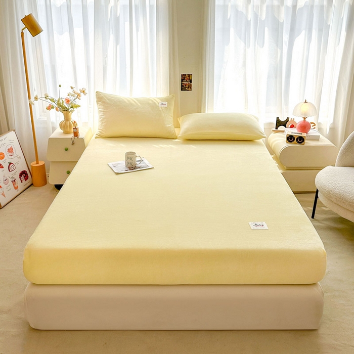 91家纺网 家纺一手货源 找家纺 贝扬思家纺 2025新款牛奶绒纯色单床笠-home系列 Home-鹅黄